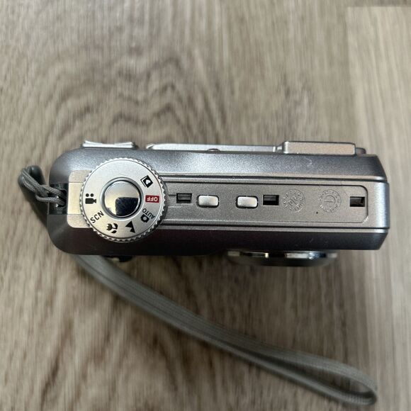 Kodak EasyShare C603 Digital Camera 6.1 MP with 3x Optical Zoom FOR PARTS - Picture 4 of 10